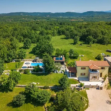 Family Casa Ida With Pool And Grill In Groznjan