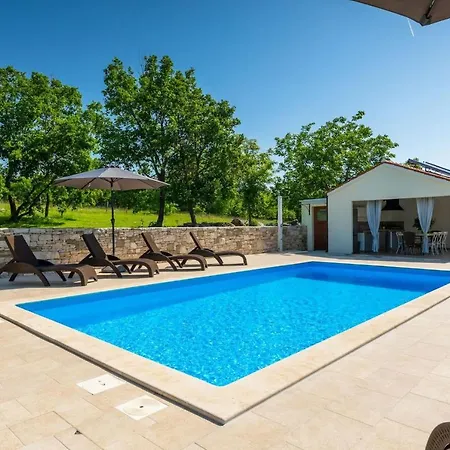 Family Casa Ida With Pool And Grill In Groznjan Makovci