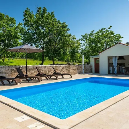 Family Casa Ida With Pool And Grill In Groznjan 마르코브치