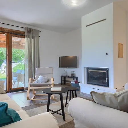 Family Casa Ida With Pool And Grill In Groznjan