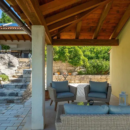 빌라 Family Casa Ida With Pool And Grill In Groznjan 마르코브치