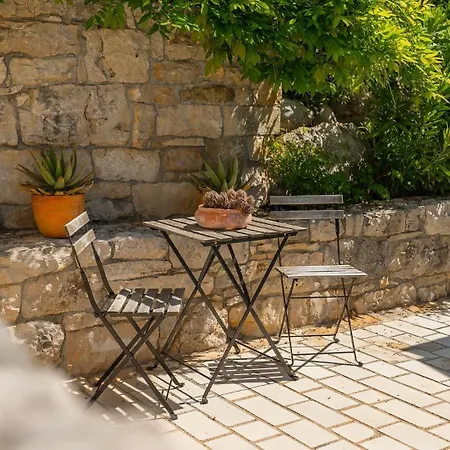 빌라 Family Casa Ida With Pool And Grill In Groznjan 마르코브치