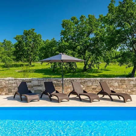 Family Casa Ida With Pool And Grill In Groznjan 마르코브치