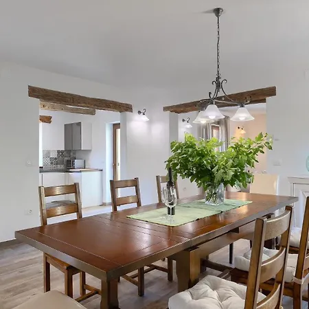 빌라 Family Casa Ida With Pool And Grill In Groznjan 마르코브치
