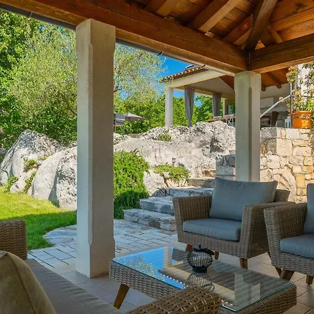 Family Casa Ida With Pool And Grill In Groznjan *